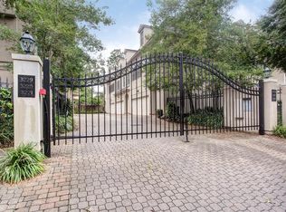 3235 Maroneal St, Houston, TX 77025