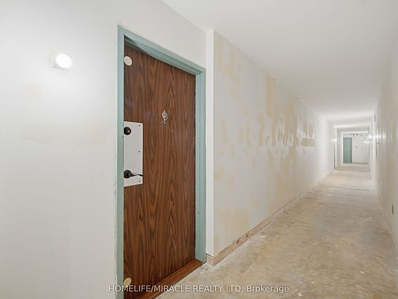 3rd image of 301 Prudential Dr #701