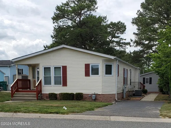 34 Pine Ridge Boulevard, Whiting, NJ 08759