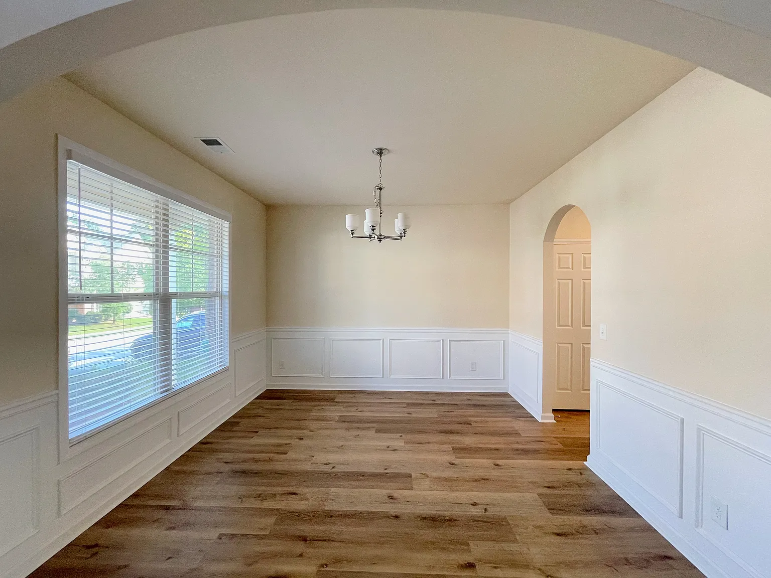 5 bed, 2638 sqft, $2,550 — Photo 3