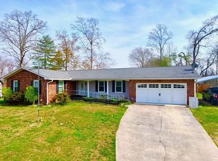 102 Oakwood Dr, Clinton, TN 37716