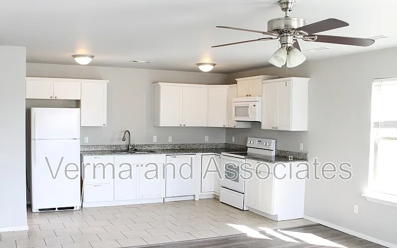 3 bed, 2.5 bath, 1500 sqft, $1,495 — Photo 2