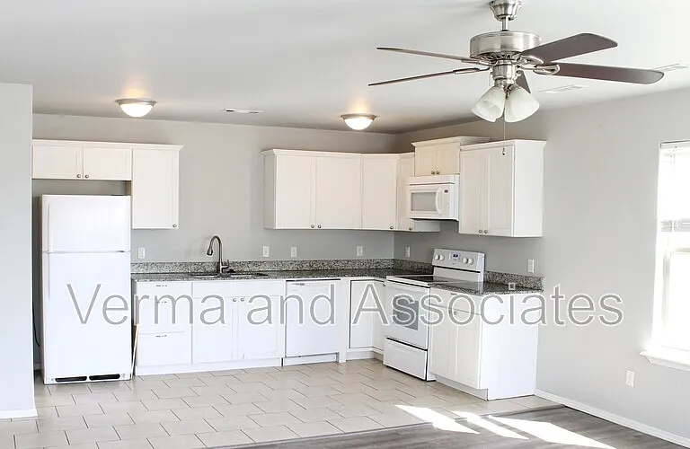 5007 SW Fieldstone Blvd #2 — Photo 2