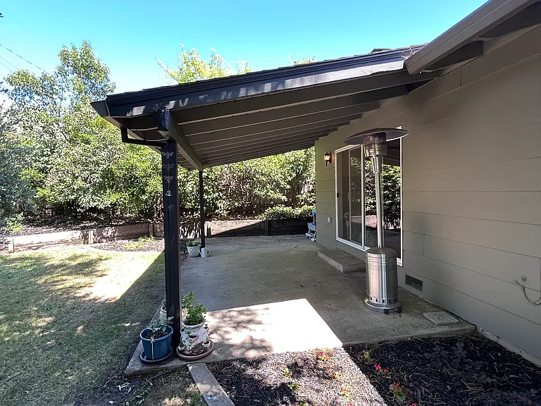 1803 Tanglewood Ln — Photo 24