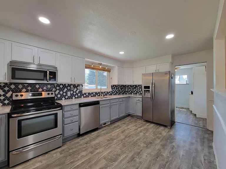 Updated Kitchen with newer, Top of the line appliances!