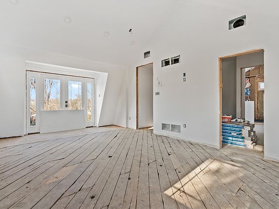 4th image of 16 Churchill Rd