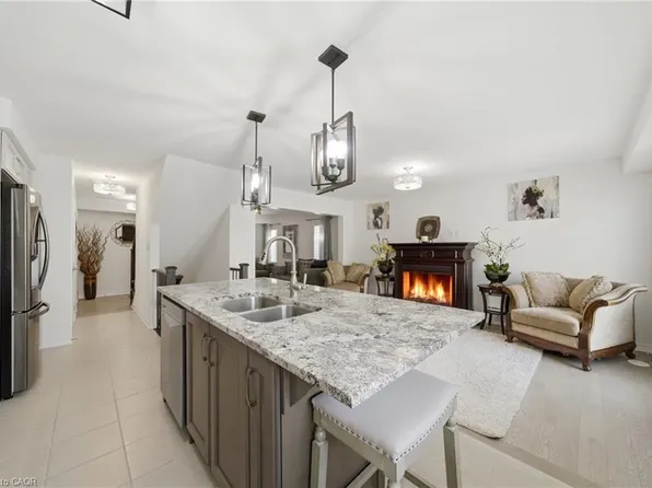 1222 Rose Way #11, Milton, ON L9E 1P1