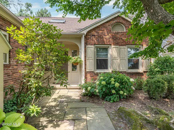 21 Birchwood Court, Albany, NY 12211