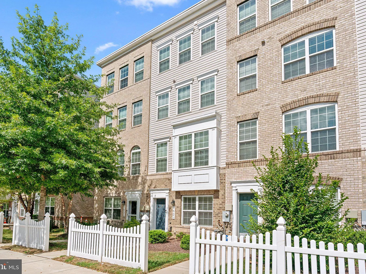 3 bed, 3.5 bath, 1352 sqft, $3,500 — Photo 1