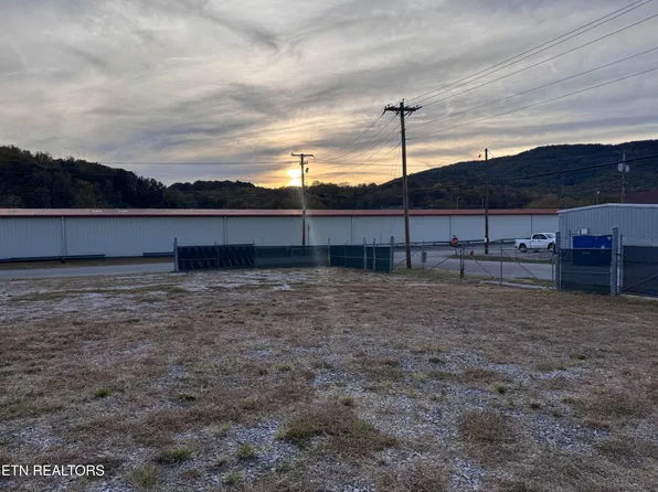 418 Emory Dr, Harriman, TN 37748