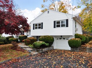 9 Standish Pl, Hartsdale, NY 10530