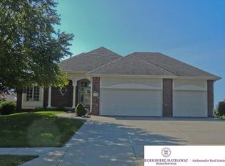 2601 Leigh Ln, Papillion, NE 68133