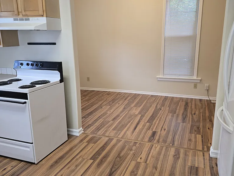 2052 SE Morrison St #2 — Photo 4