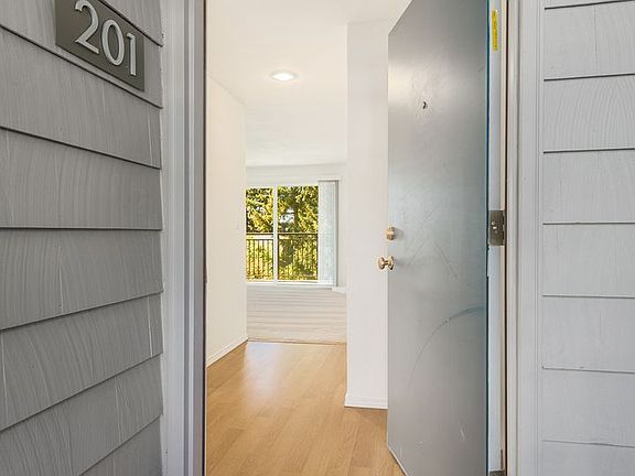 2nd image of 12719 NE 116th St APT E201
