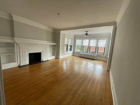 2nd image of 564 W Roscoe St APT 1A