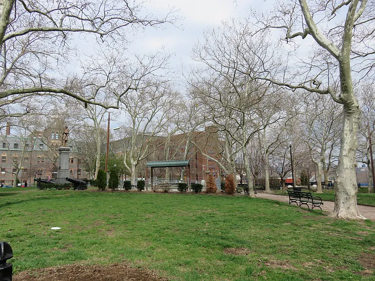600 Hudson St #3B — Photo 21