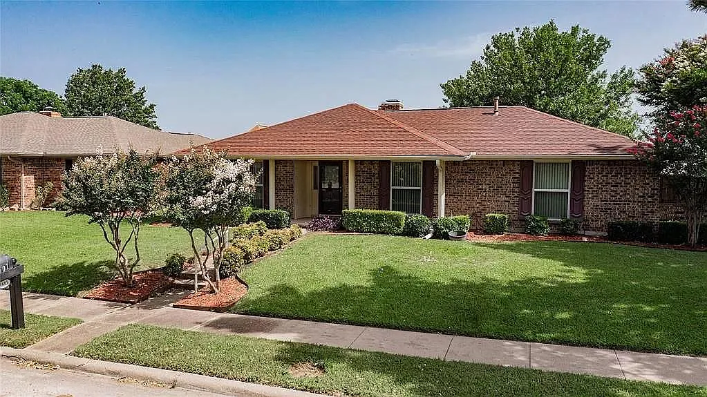 4601 Burdock Dr — Photo 2