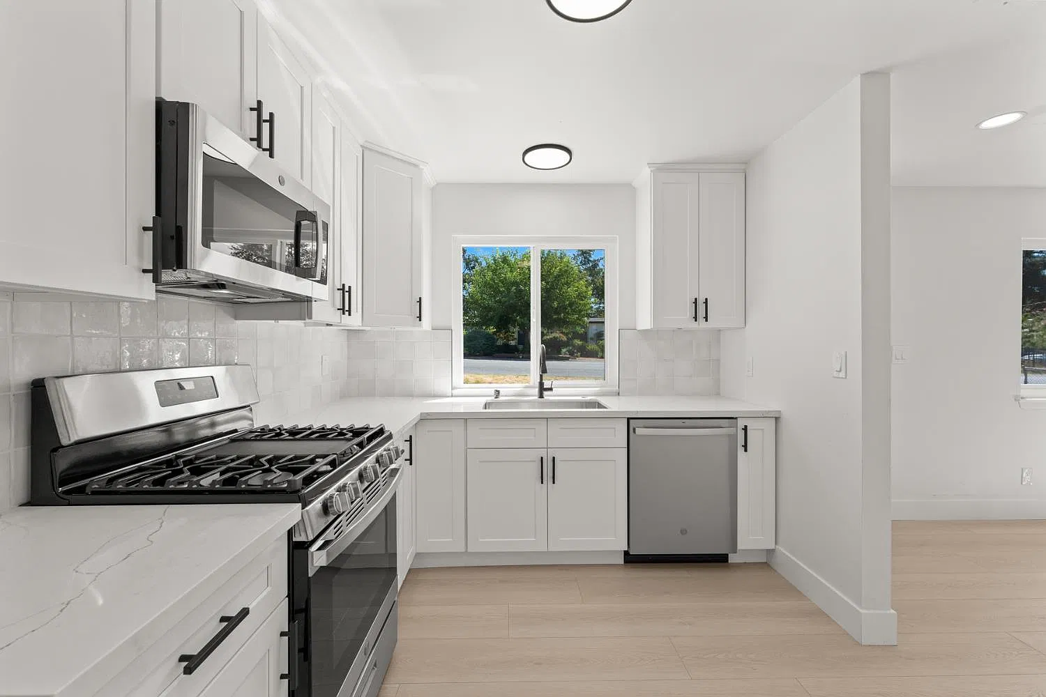 2 bed, 700 sqft, $2,500 — Photo 4