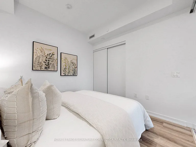 6 Chartwell Rd #208 — Photo 24