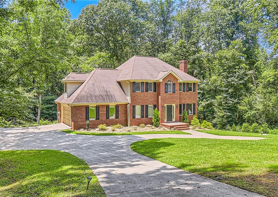 1st image of 30 Woodbrook Ct