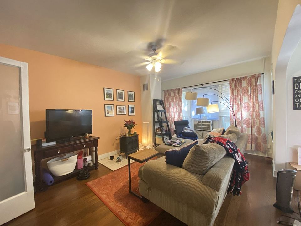 Parkside Courts II 925 W Cornelia Ave Chicago, IL Zillow