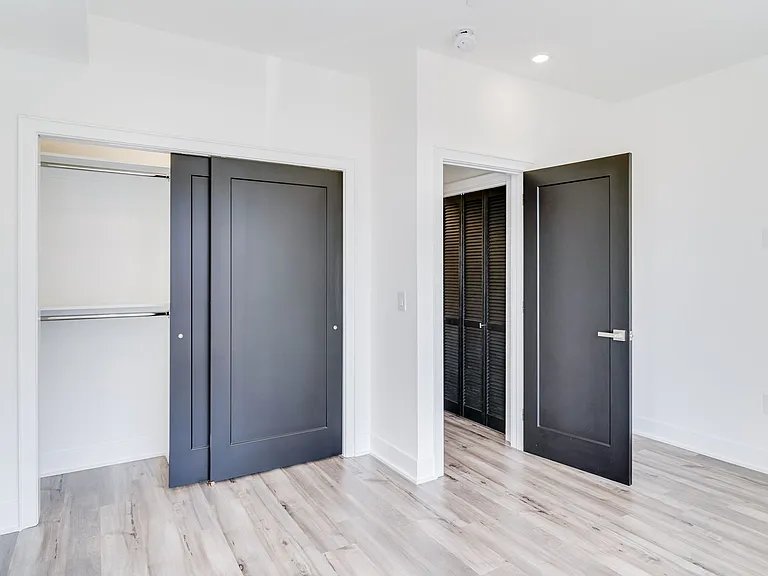 Brand New Luxury Townhouses — Photo 36