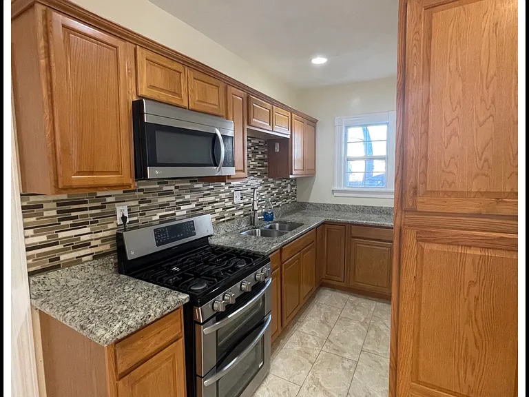 68 Williams St #1 — Photo 8