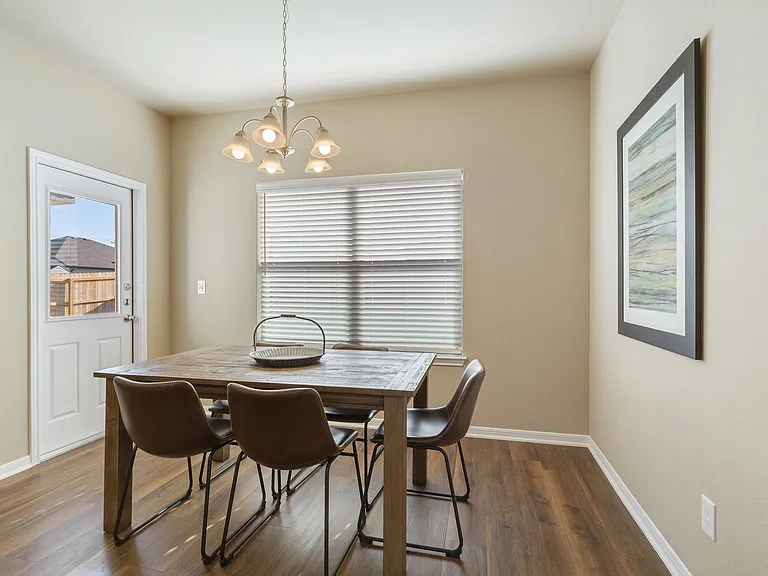 619 Parkfield Ln — Photo 14