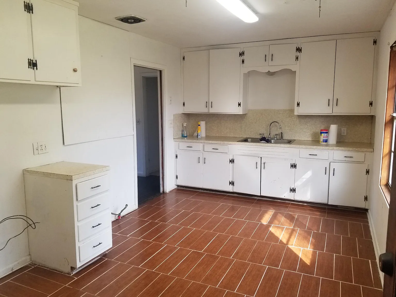 1839 Robin Ave — Photo 3