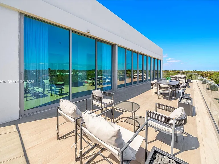 246 NE 6th Ave #PENTHOUSE — Photo 4