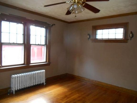 3rd image of 414 Roosevelt Ave