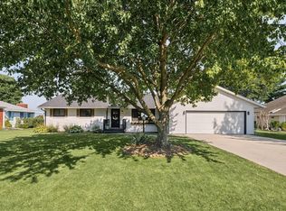65 Chestnut Ct, Champaign, IL 61822