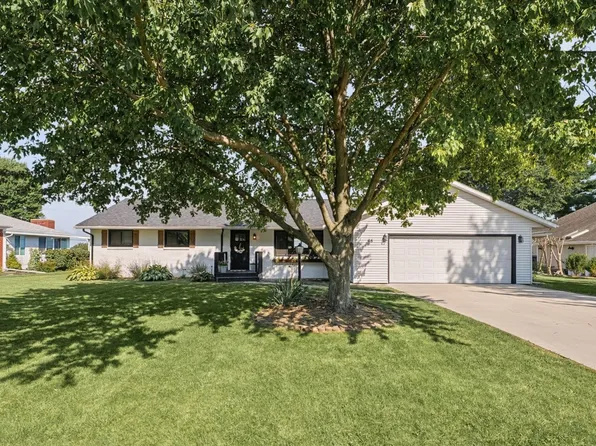 65 Chestnut Ct, Champaign, IL 61822