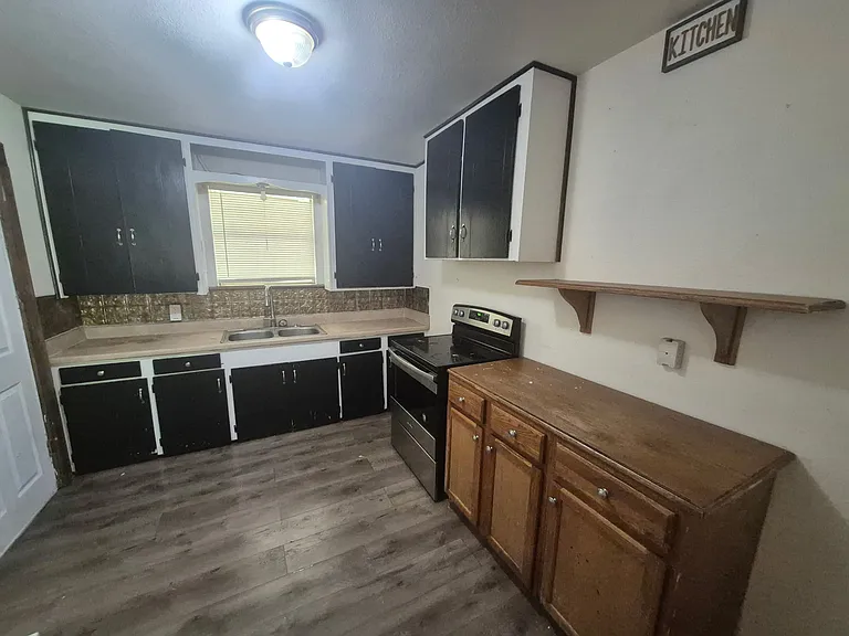 504 Brookman S — Photo 8