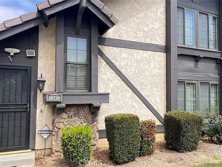 10720 Loro Verde Ave — Photo 3