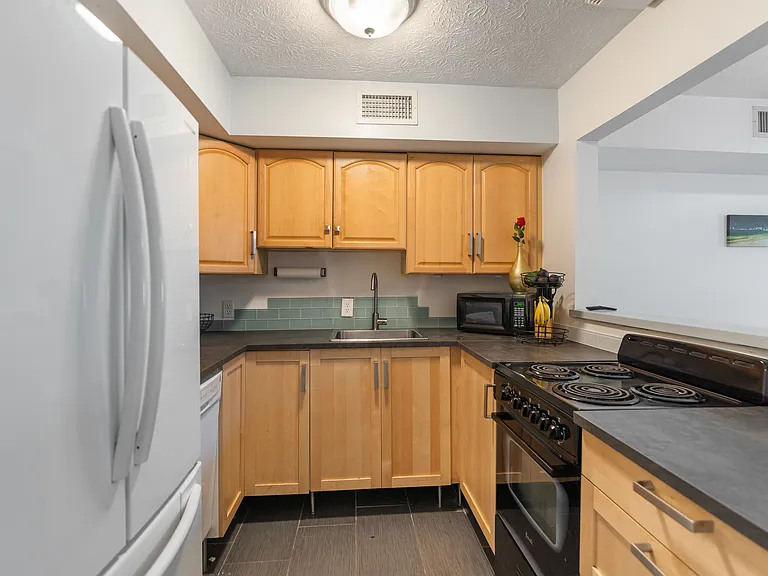 219 Arricola Ave #B — Photo 28