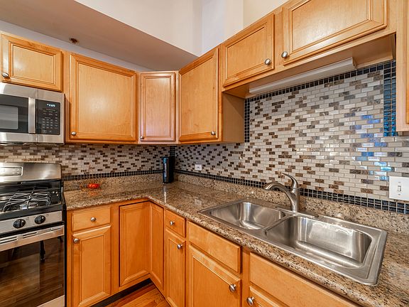 4th image of 165 N Canal St APT 916