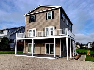 33 Burnside Ave, Narragansett, RI 02882