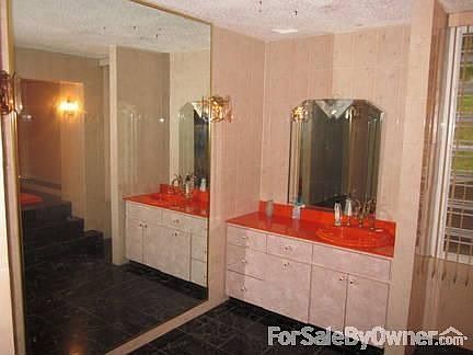 Master's bathroom.
						:
						Wall to wall mirror.