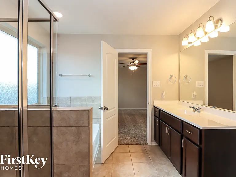 9935 Yanet Grove Ln — Photo 10