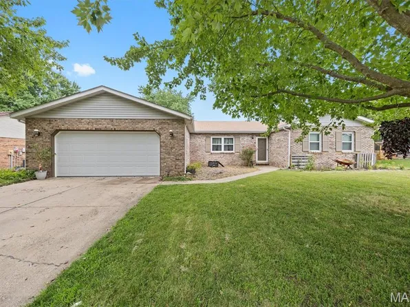 705 Leighigh Dr, Swansea, IL 62226