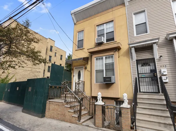 652 Saint Anns Avenue image 1 of 19