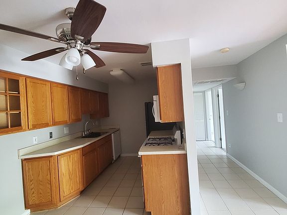 3rd image of 1625 N Windsor Dr APT 301
