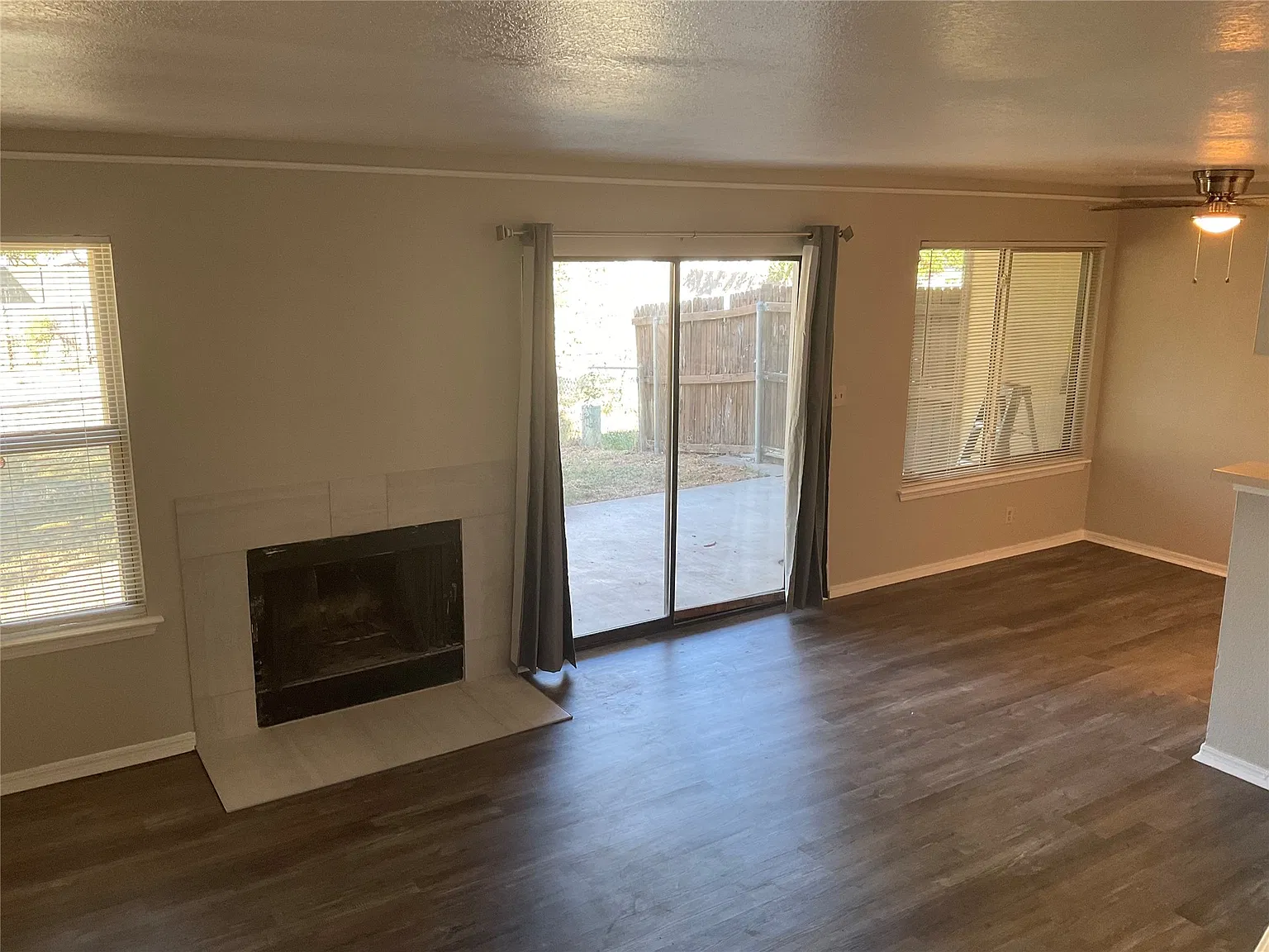 3 bed, 2.0 bath, 1134 sqft, $1,295 — Photo 4