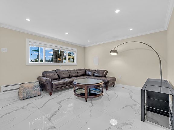 5th image of 10771 Roselea Cres