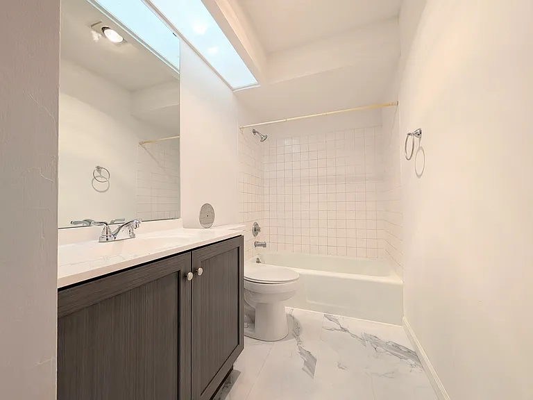 801 Vest Ave #B — Photo 3