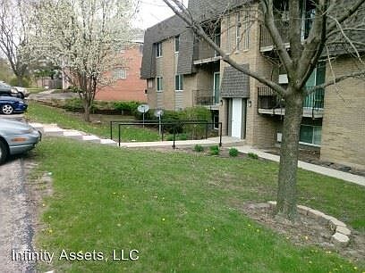 1st image of 2905 Park Terrace Dr APT 2