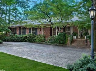 8 Hillandale Dr, Little Rock, AR 72227