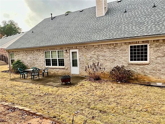 3rd image of 283 Grand Ashbury Ln
