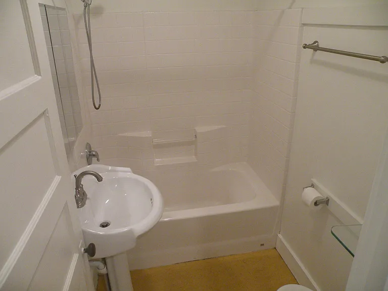 325 N Milpas St #2 — Photo 10